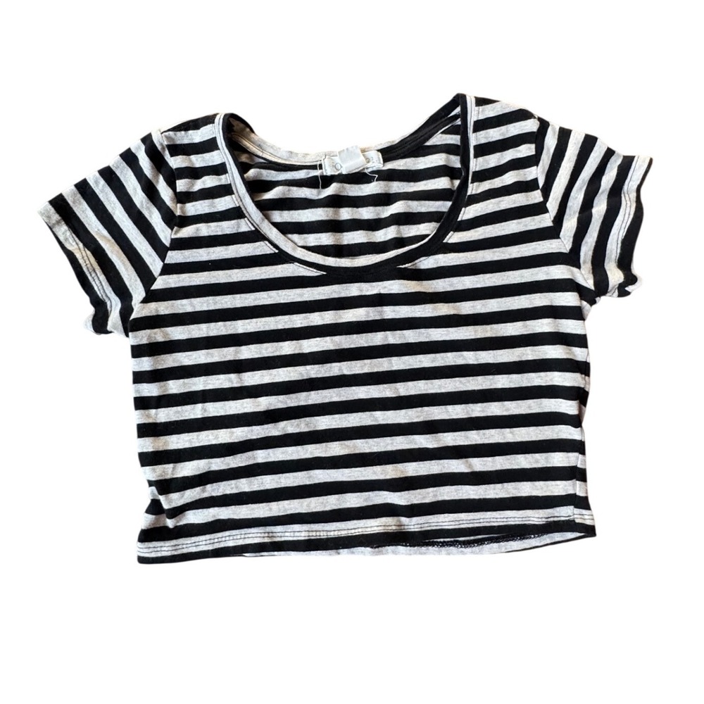 Forever 21 Black White Stripe Cropped T Shirt Size Medium